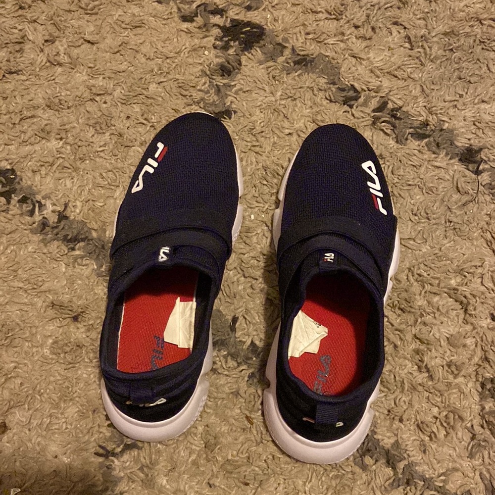 Womens tennis shoes